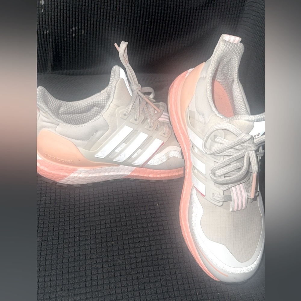 Adidas gray with pink size 6 1/2